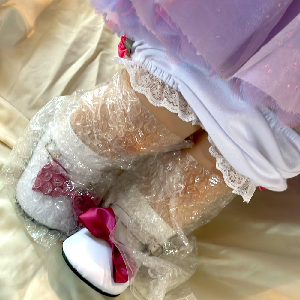 2008 Limited Edition Danbury Mint 100th ANNIVERSARY KEWPIE DOLLS 30" - Picture 3 of 4